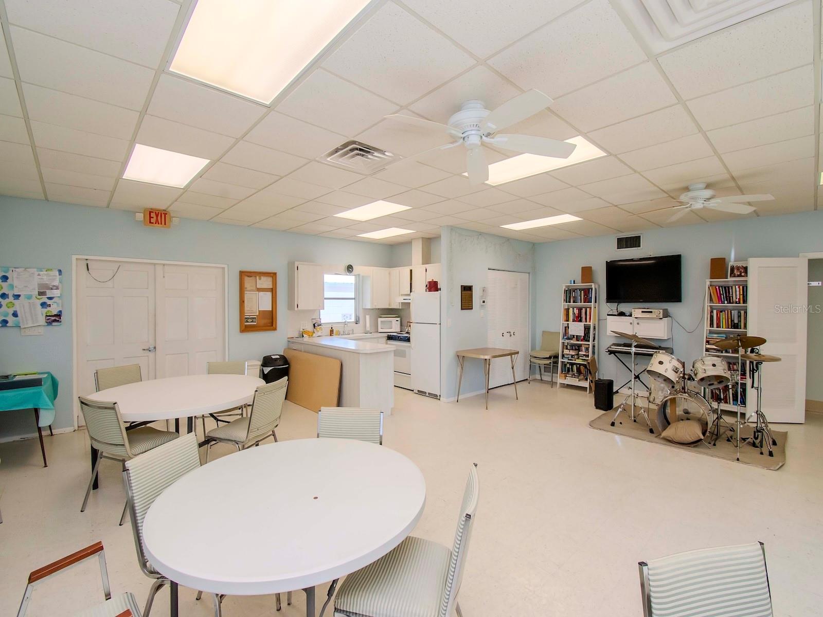 BEACH MANOR VILLAS - Residential