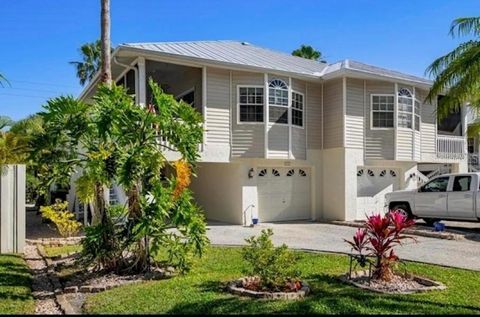 Photo of 1811 Highland Road, Osprey, FL 34229 (MLS # TB8443161) Photo of 1811 Highland Road, Osprey, FL 34229 (MLS # TB8443161)