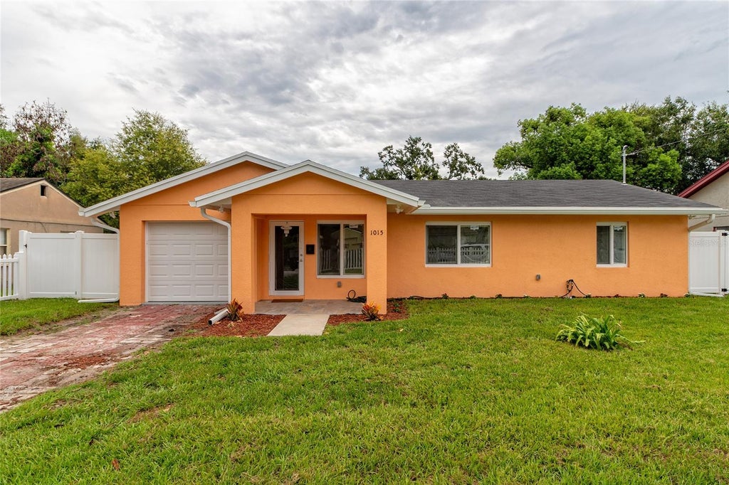 Photo of 1015 Mack Avenue, Orlando, FL 32805 (MLS # O6444452)