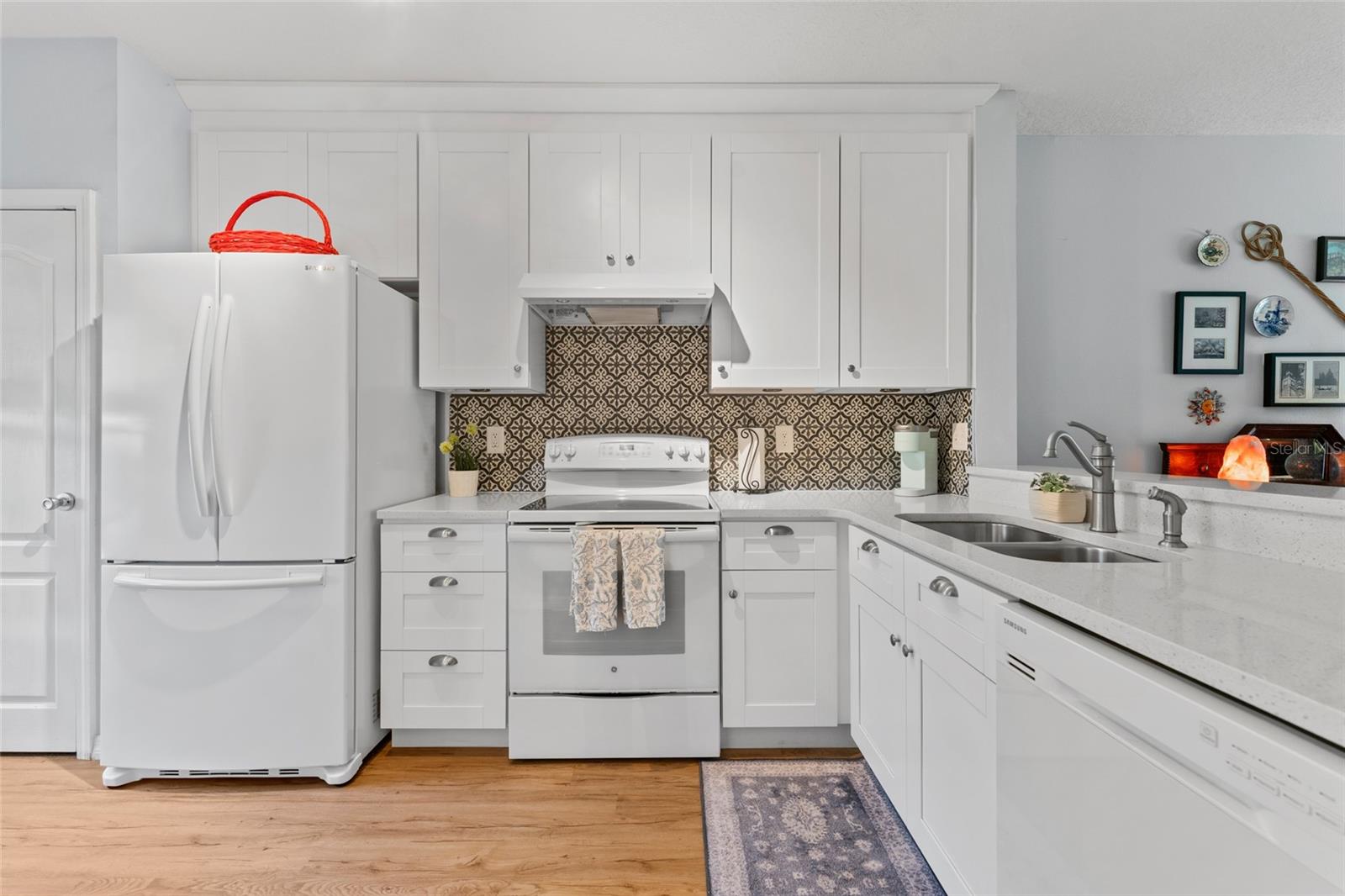 1044 KENNEWICK COURT
