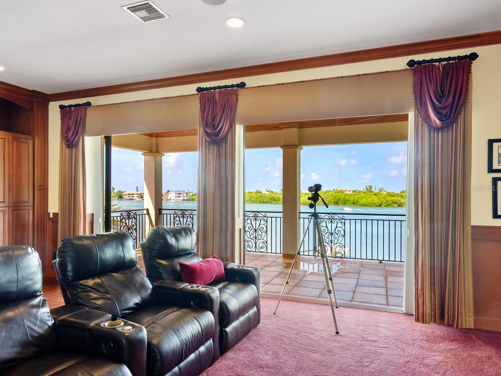 BLACKBURN RIDGE - Residential