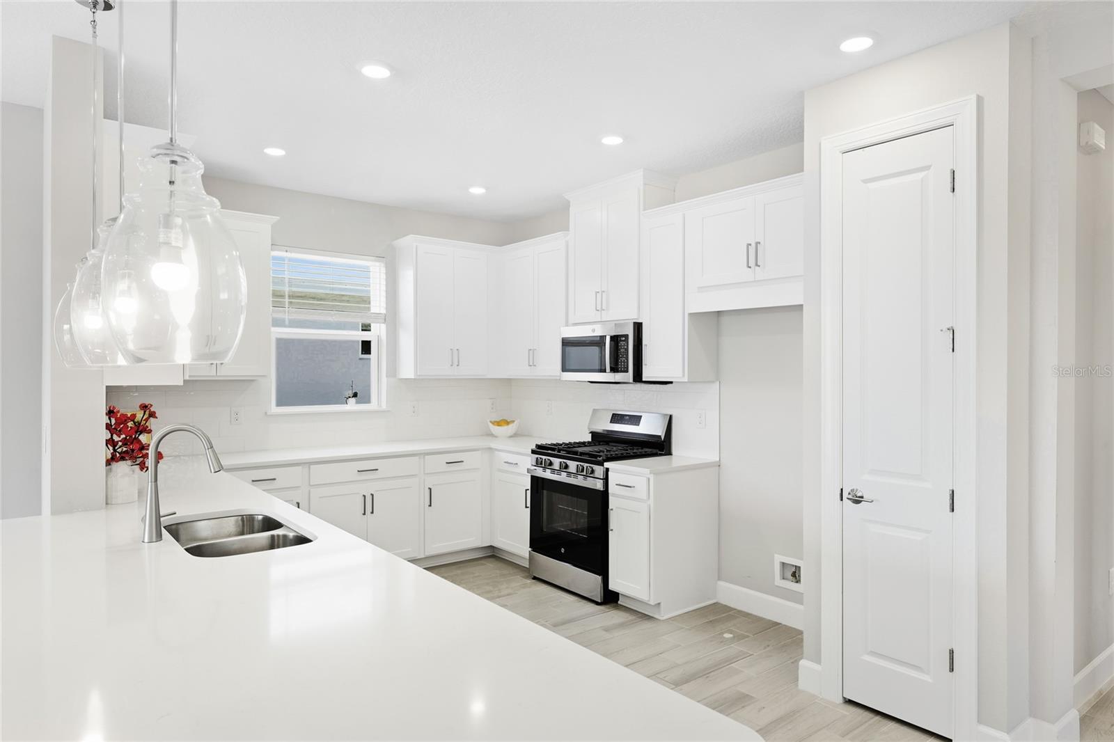 AZARIO ESPLANADE PH VII - Residential