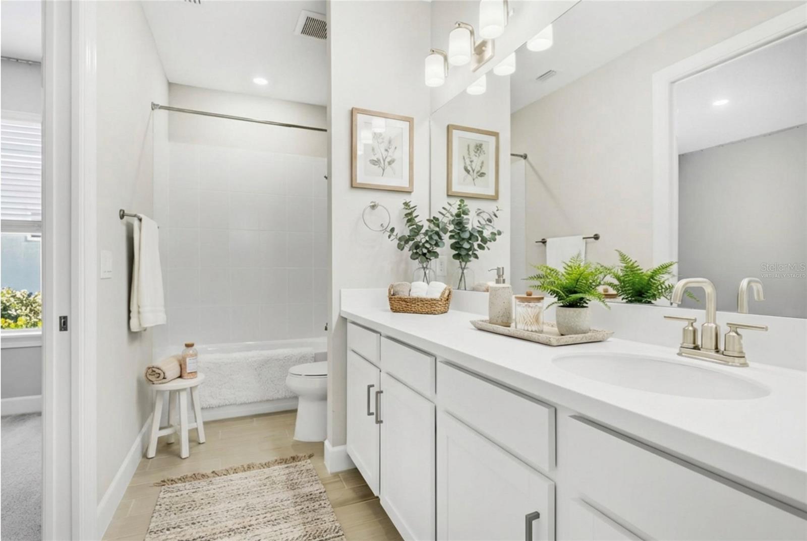 AZARIO ESPLANADE PH VII - Residential