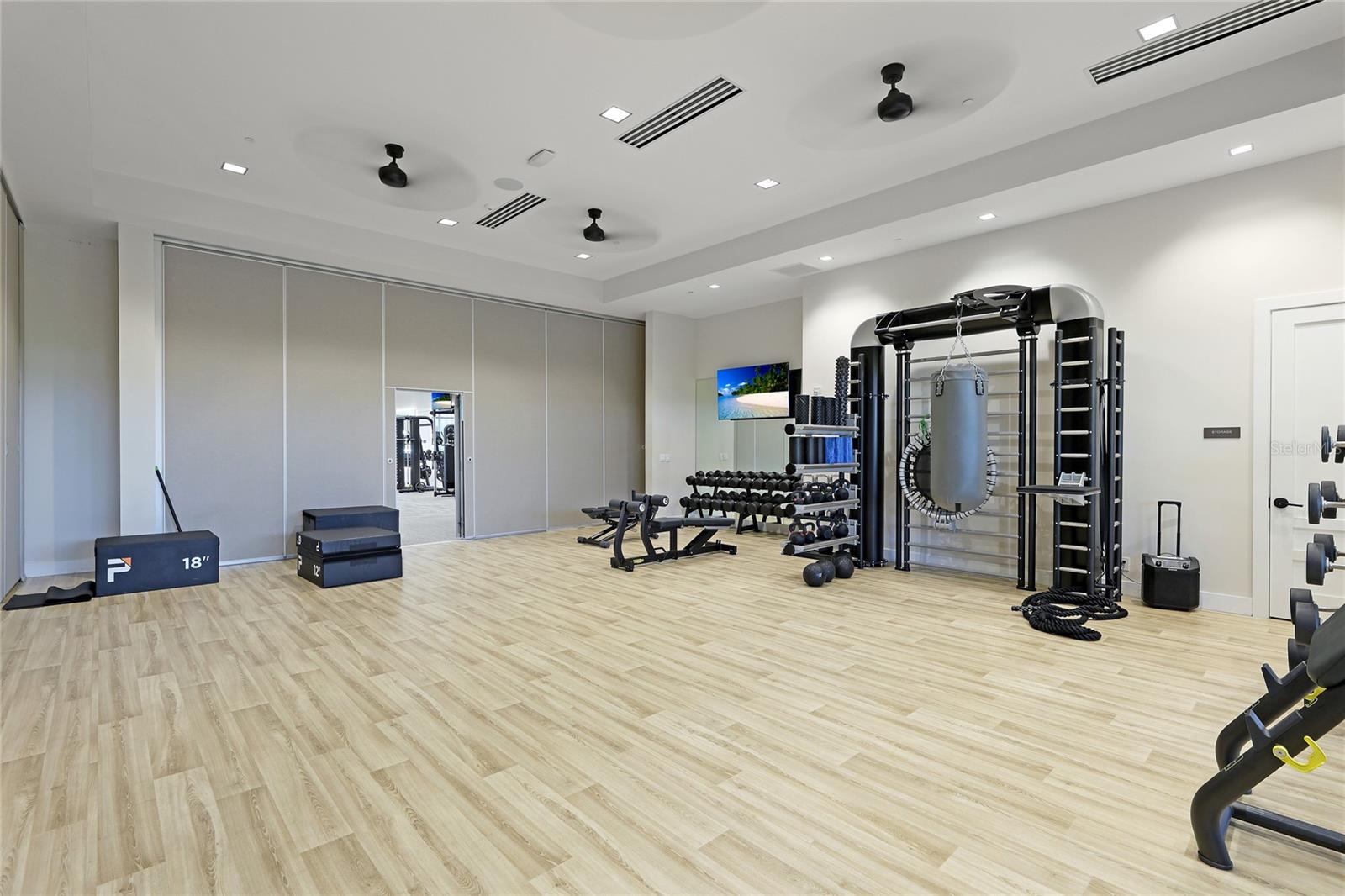 AZARIO ESPLANADE PH VII - Residential