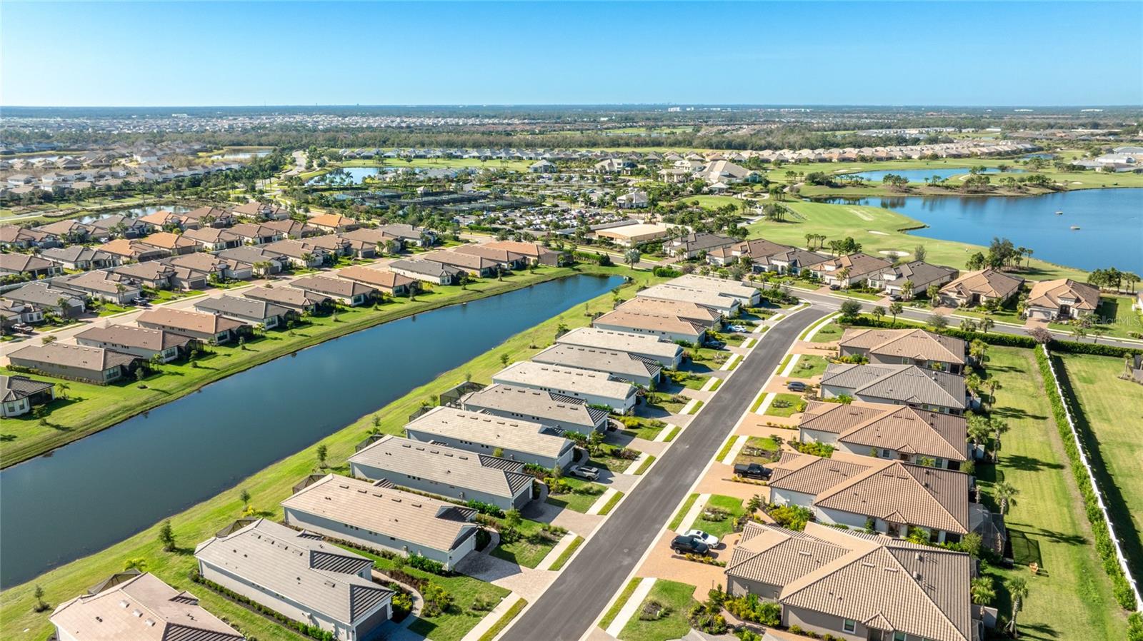 AZARIO ESPLANADE PH VII - Residential