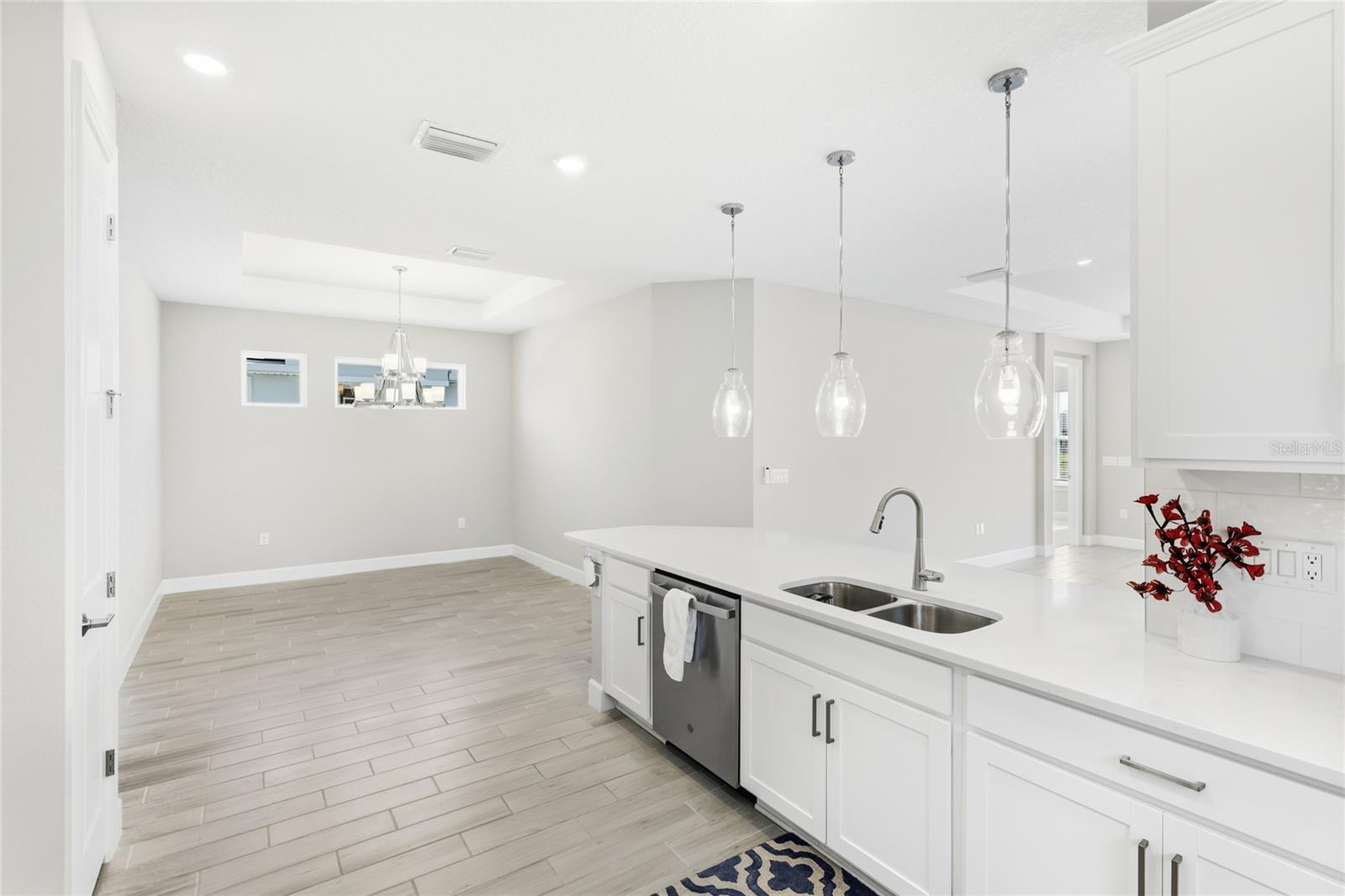 AZARIO ESPLANADE PH VII - Residential