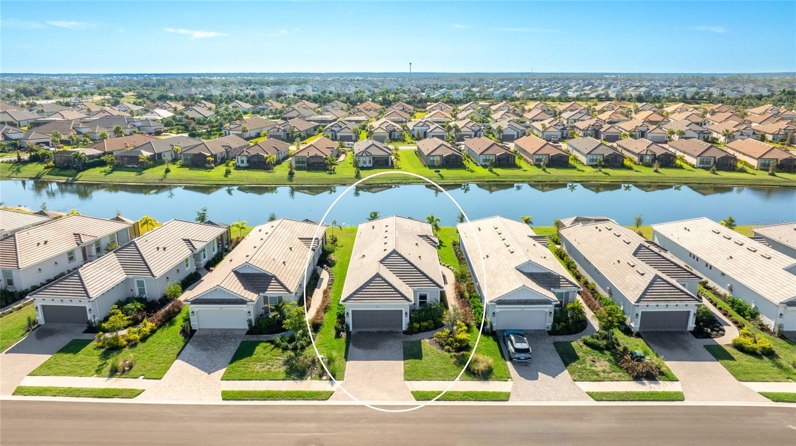 AZARIO ESPLANADE PH VII - Residential