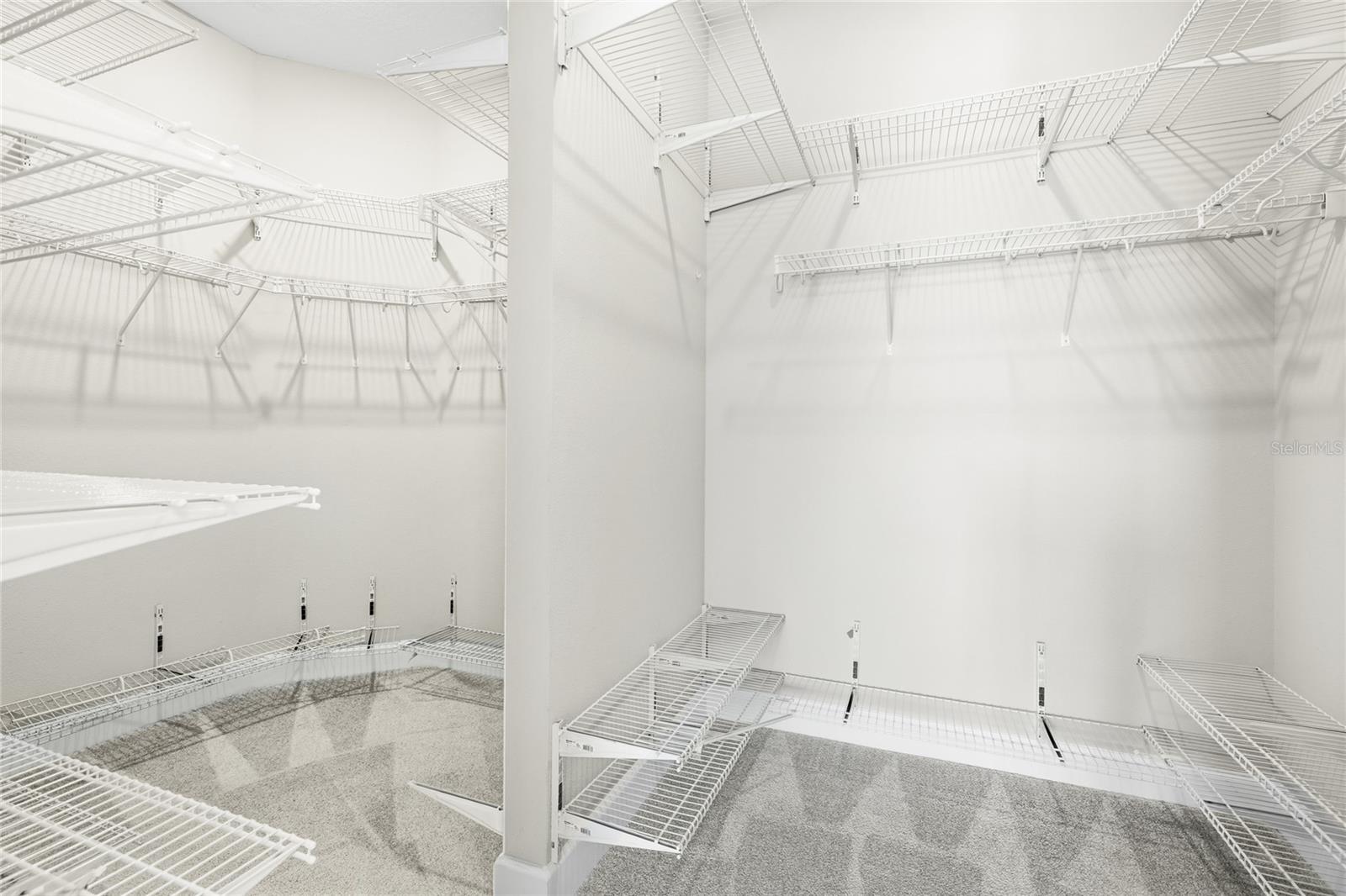 AZARIO ESPLANADE PH VII - Residential