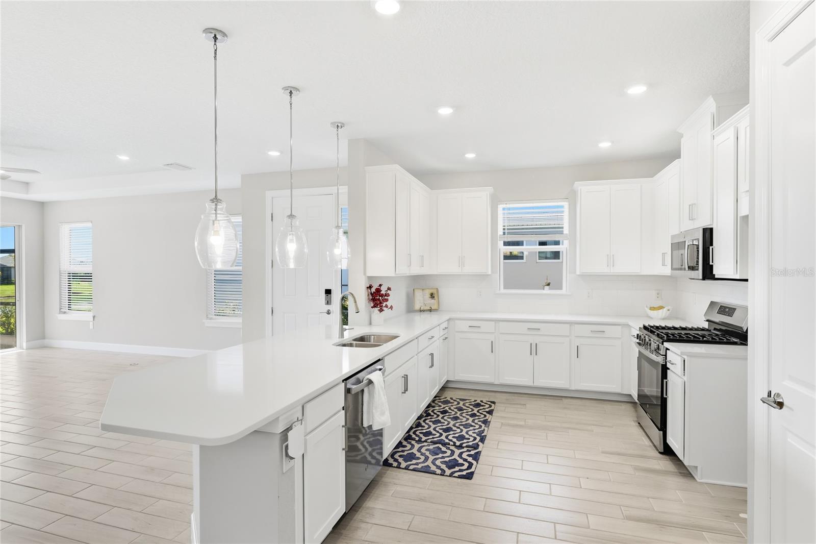 AZARIO ESPLANADE PH VII - Residential