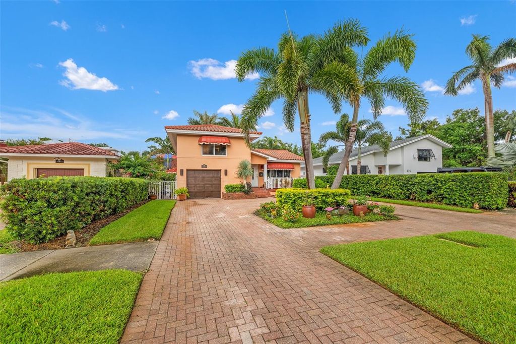 Photo of 243 Snell Isle Boulevard NE, St Petersburg, FL 33704 (MLS # TB8396007)