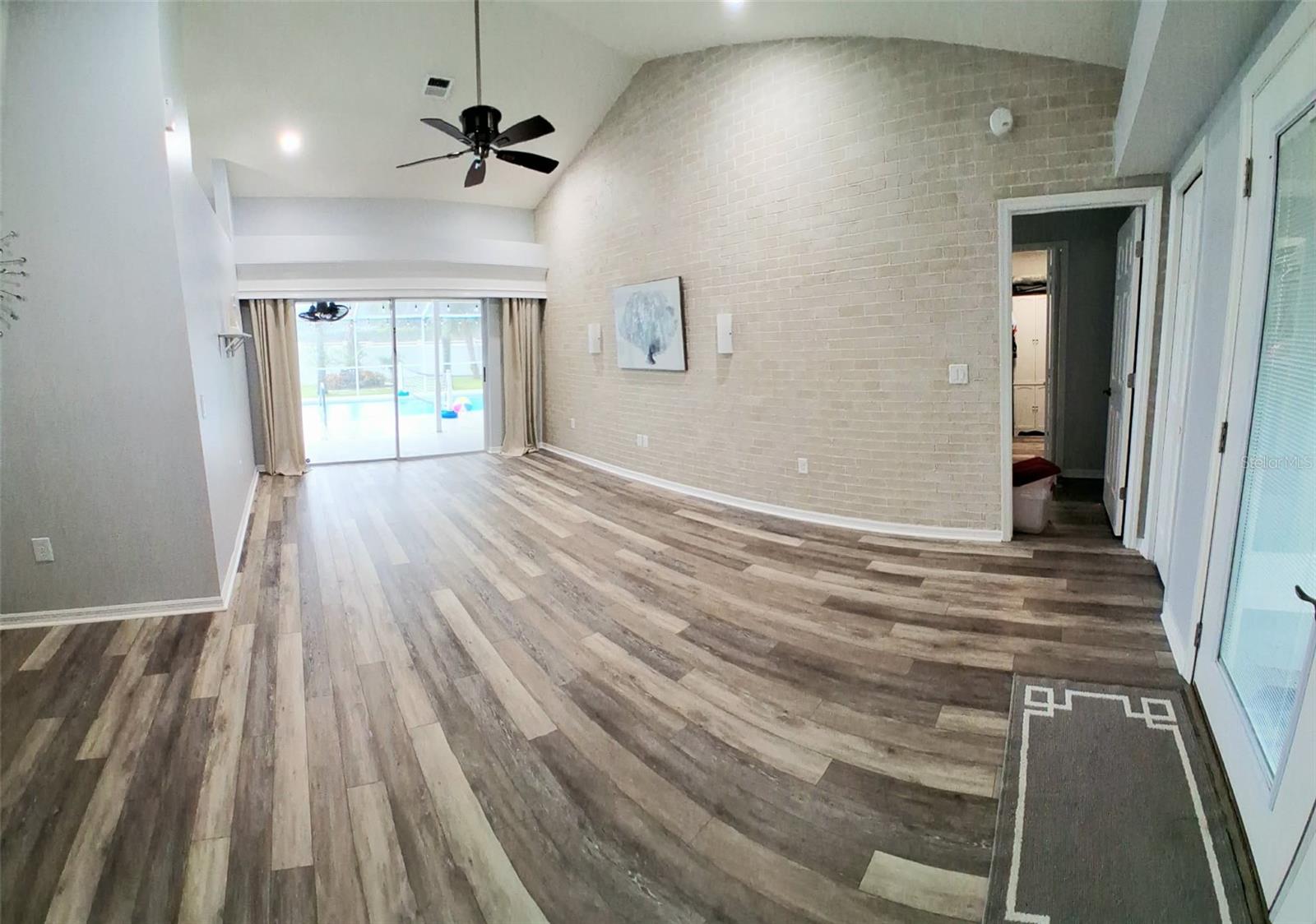 ISLAND WALK EAST - Residential