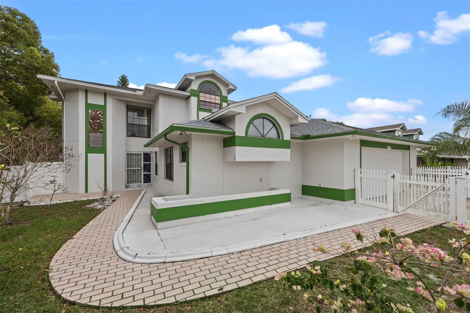 4527 SANDHURST DRIVE