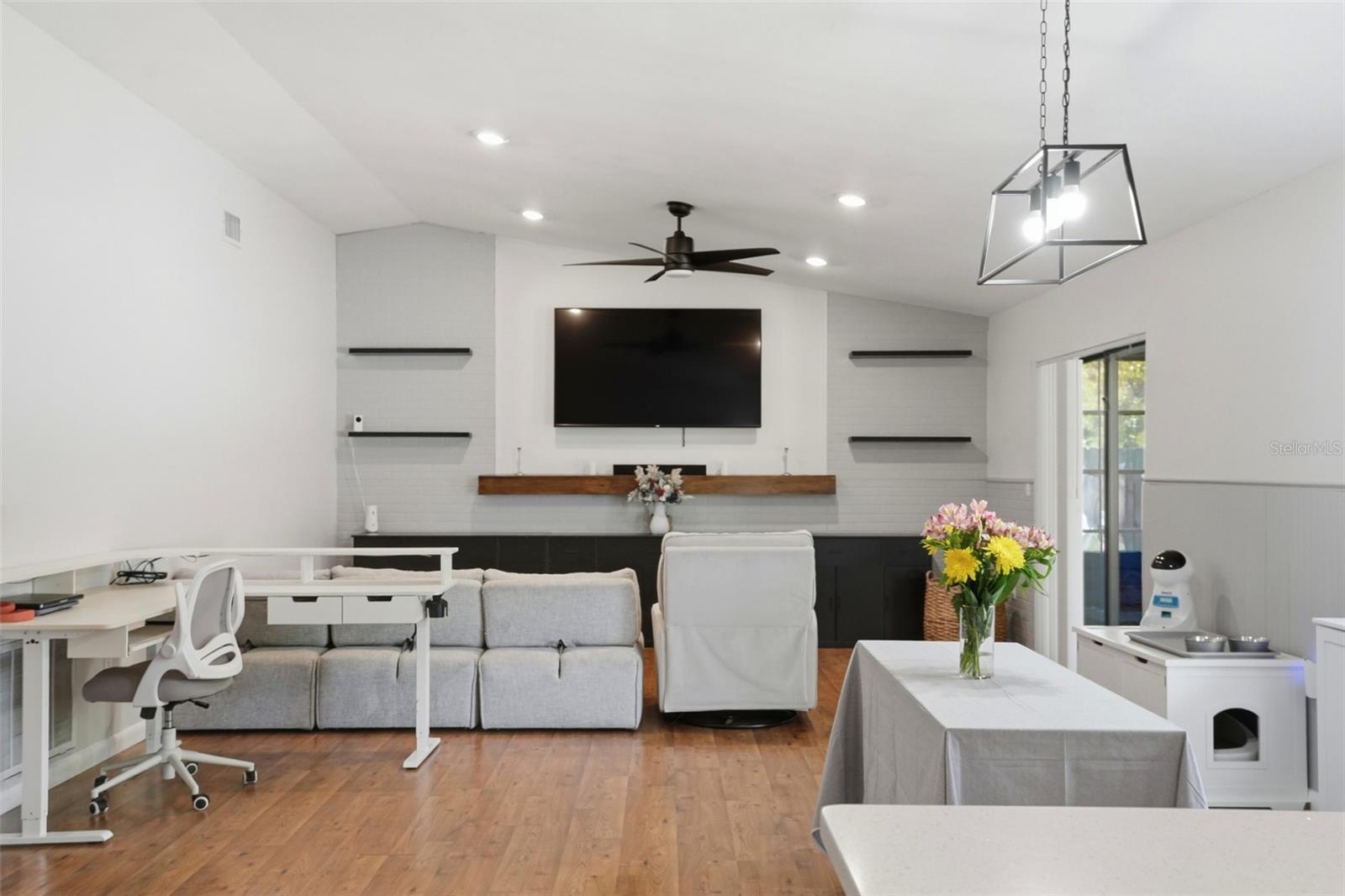 SPRING HILL - Residential