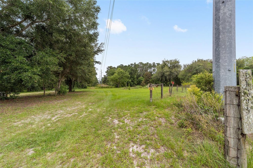 Photo of 11895 SE 136th Court, Ocklawaha, FL 32179 (MLS # OM726397)