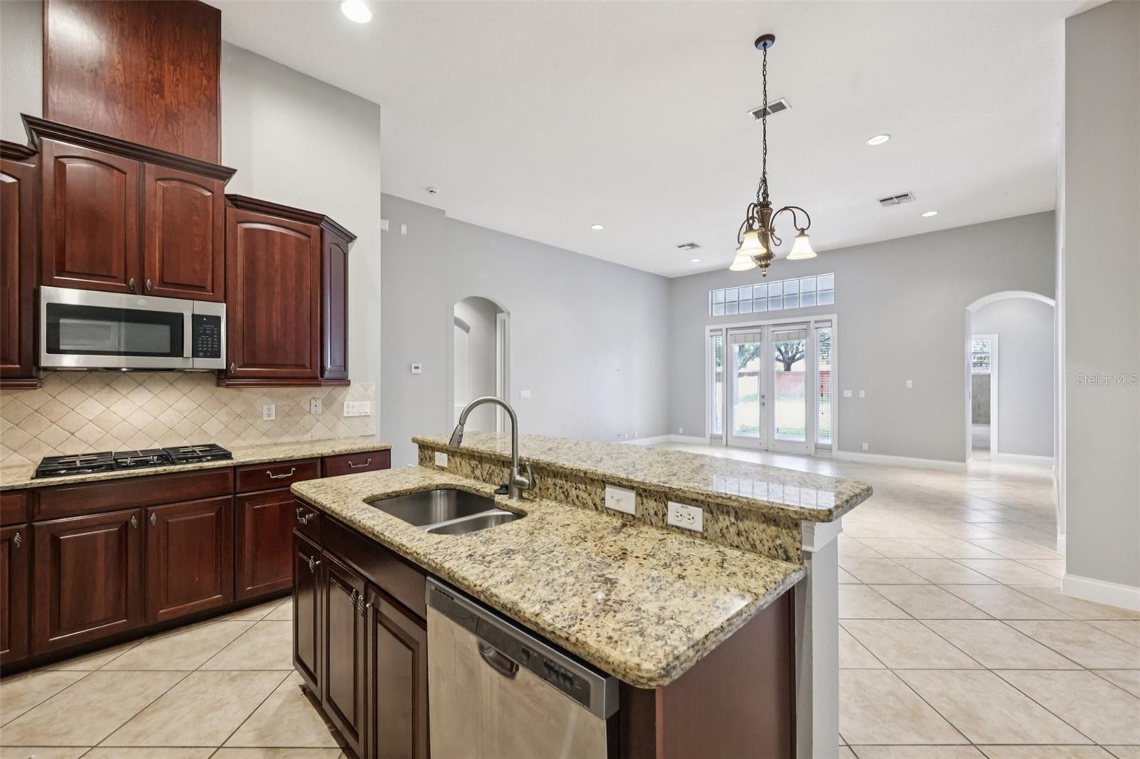 KEENES POINTE - Residential