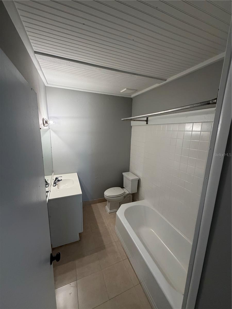 WOODLAWN PARK ADD - Residential Lease