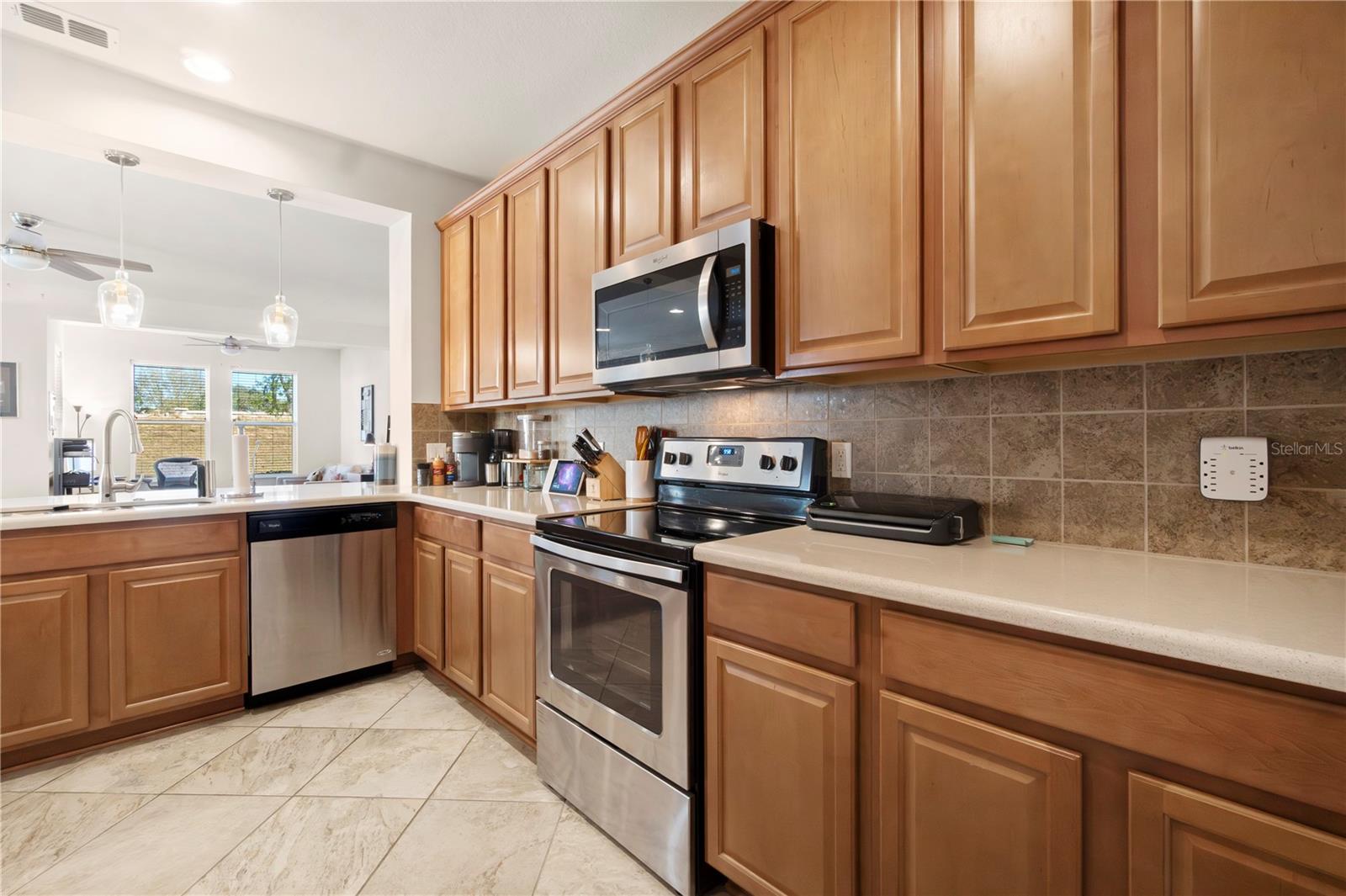 MAGNOLIA POINTE - Residential