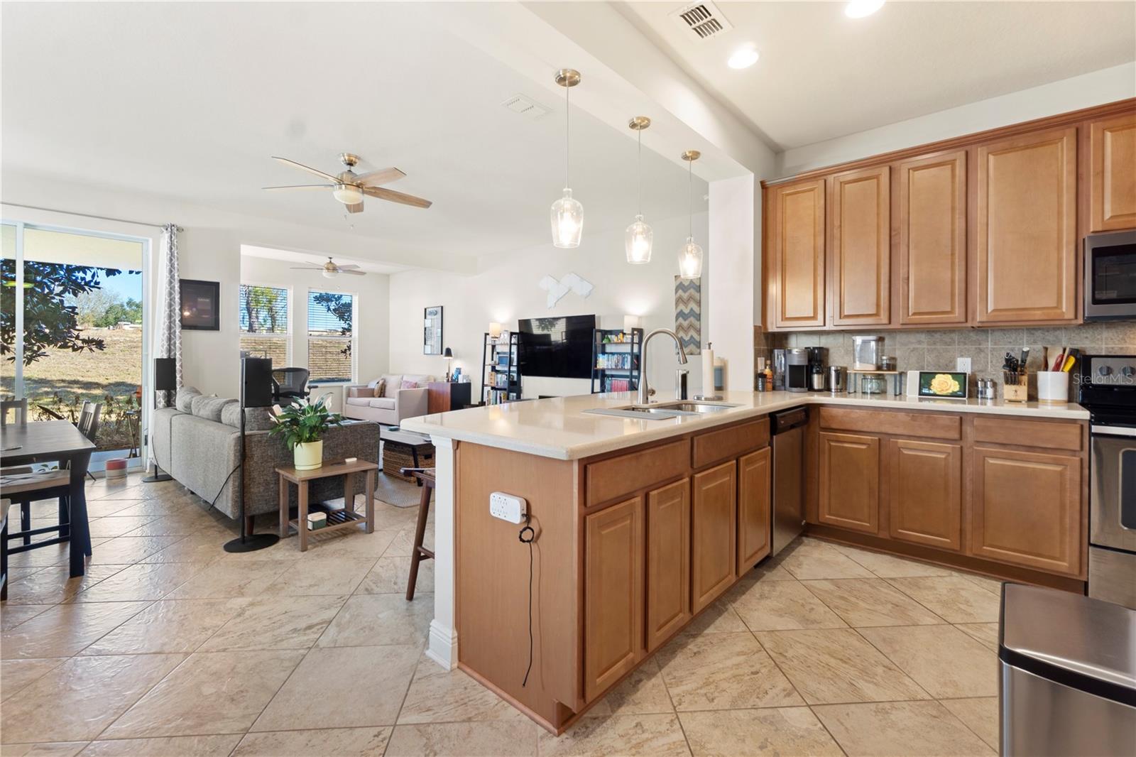 MAGNOLIA POINTE - Residential