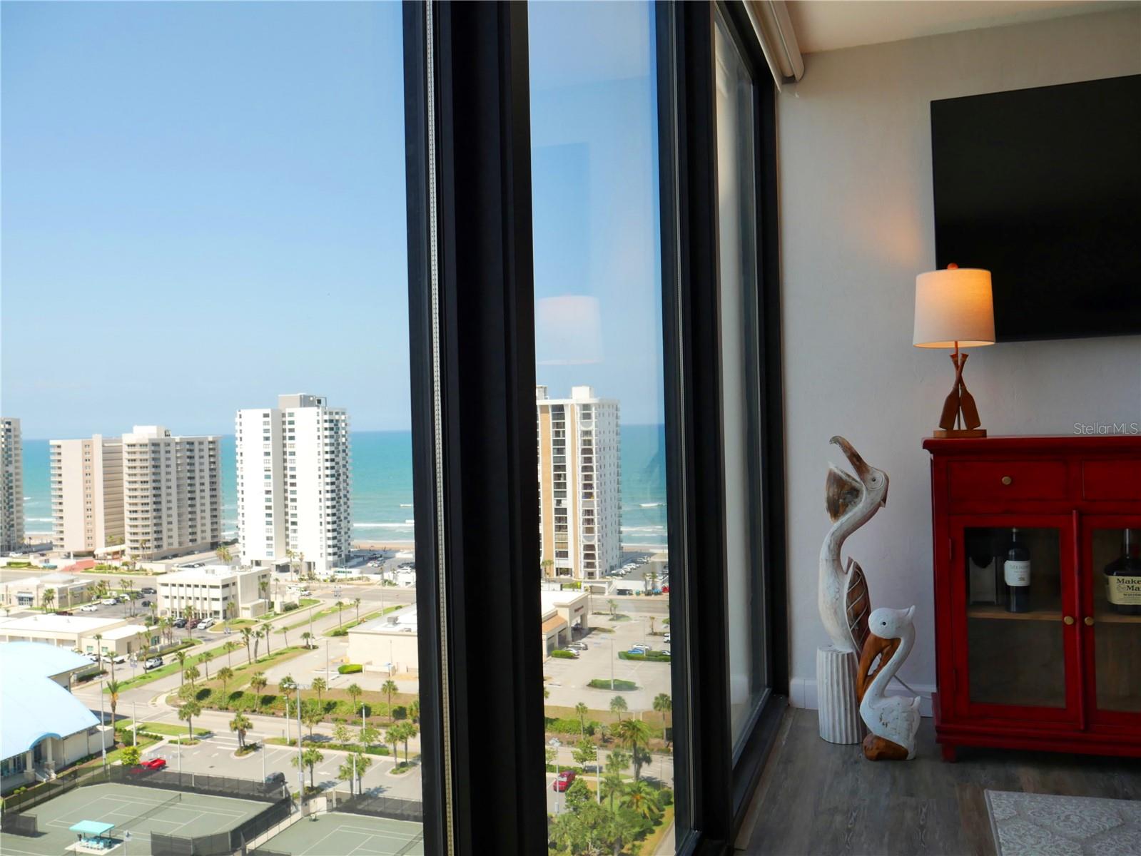 1 OCEANS WEST BOULEVARD 20B4