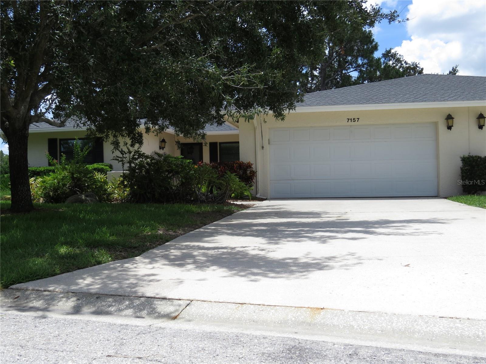 7157 FAIRWAY BEND CIRCLE