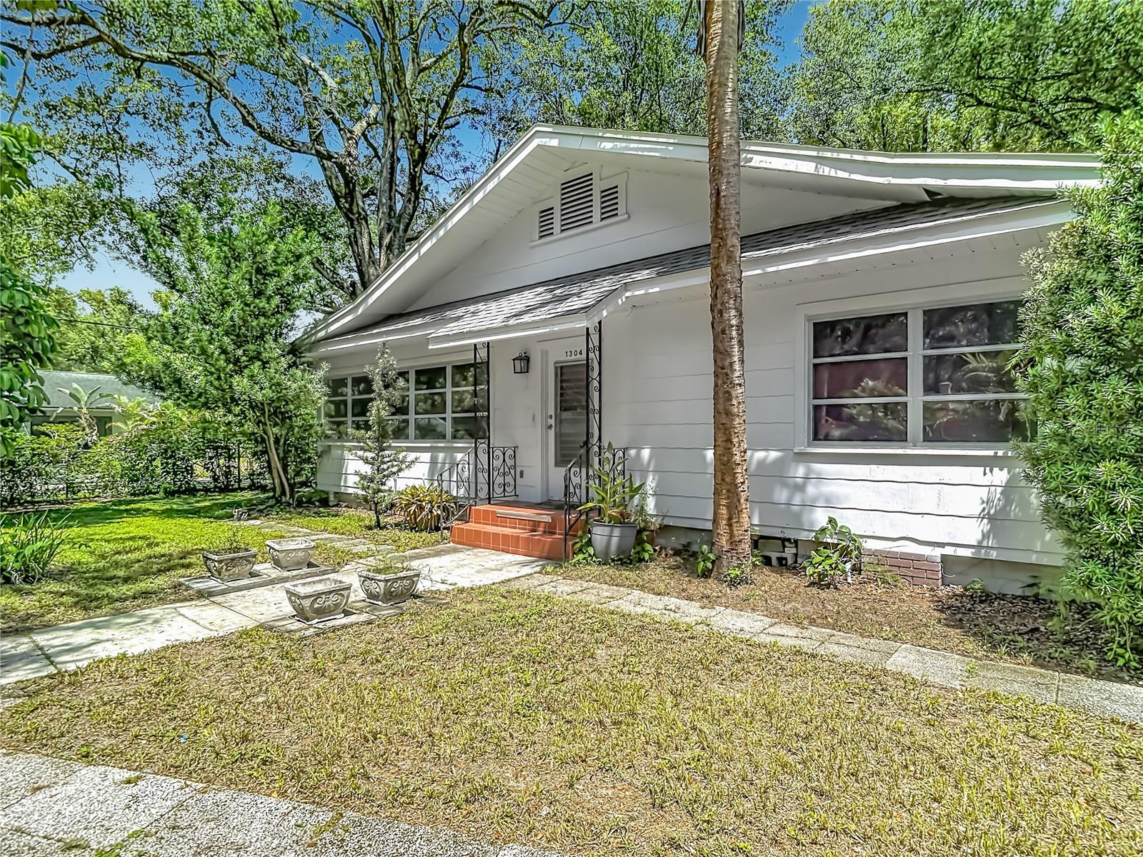 1304 E DIANA STREET
