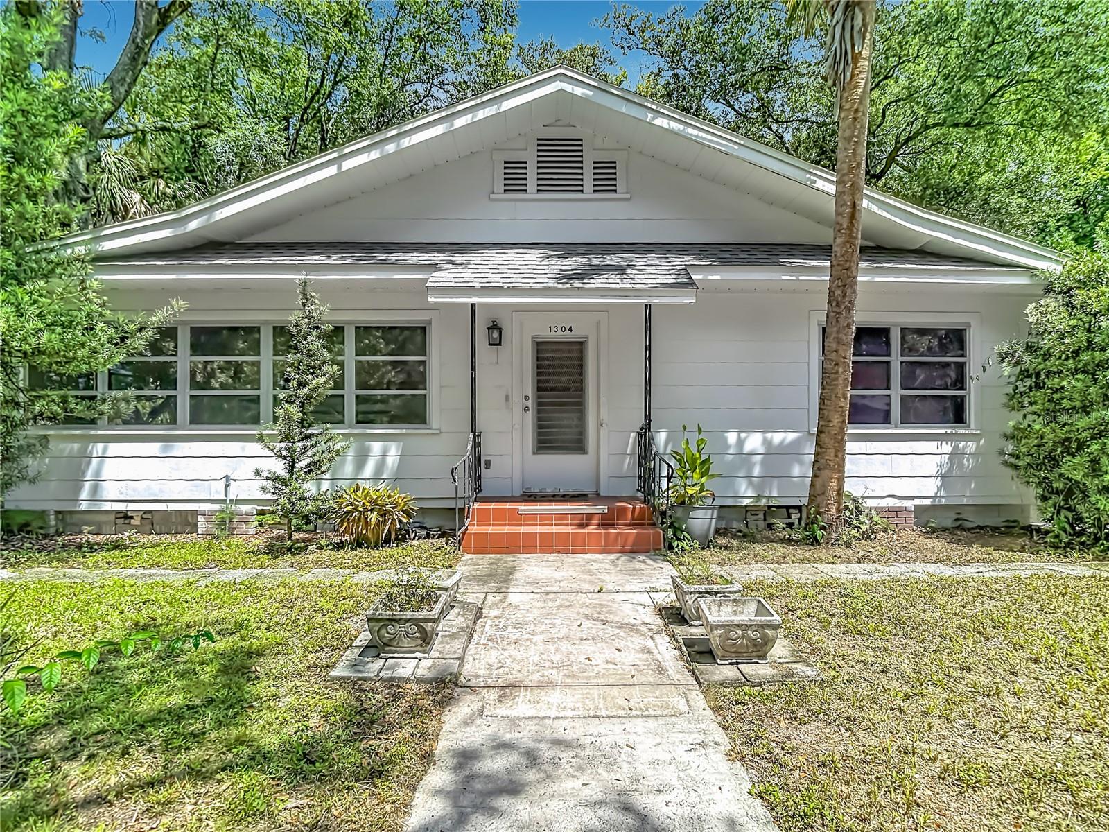 1304 E DIANA STREET