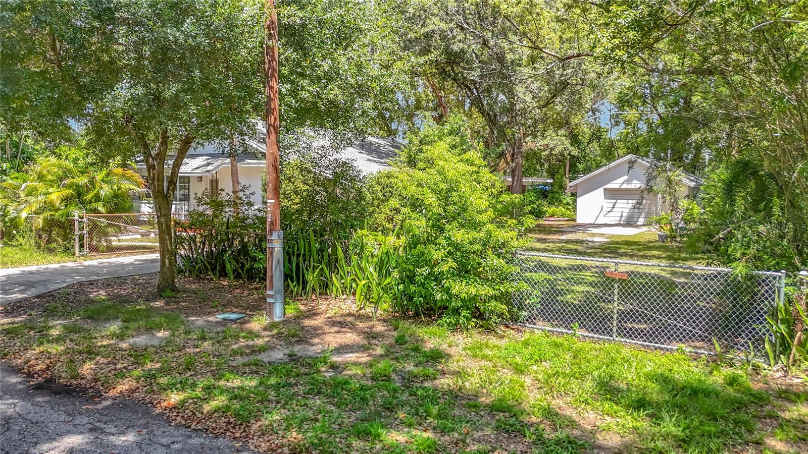 1304 E DIANA STREET