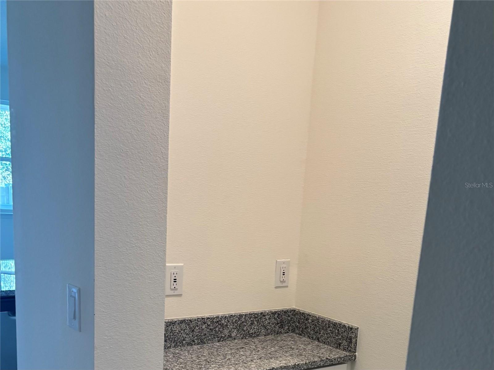 CREEKSIDE TWNHMS - Residential Lease