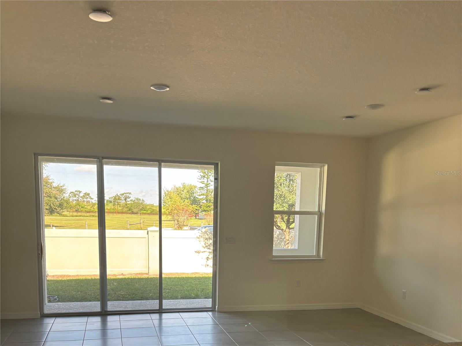 CREEKSIDE TWNHMS - Residential Lease