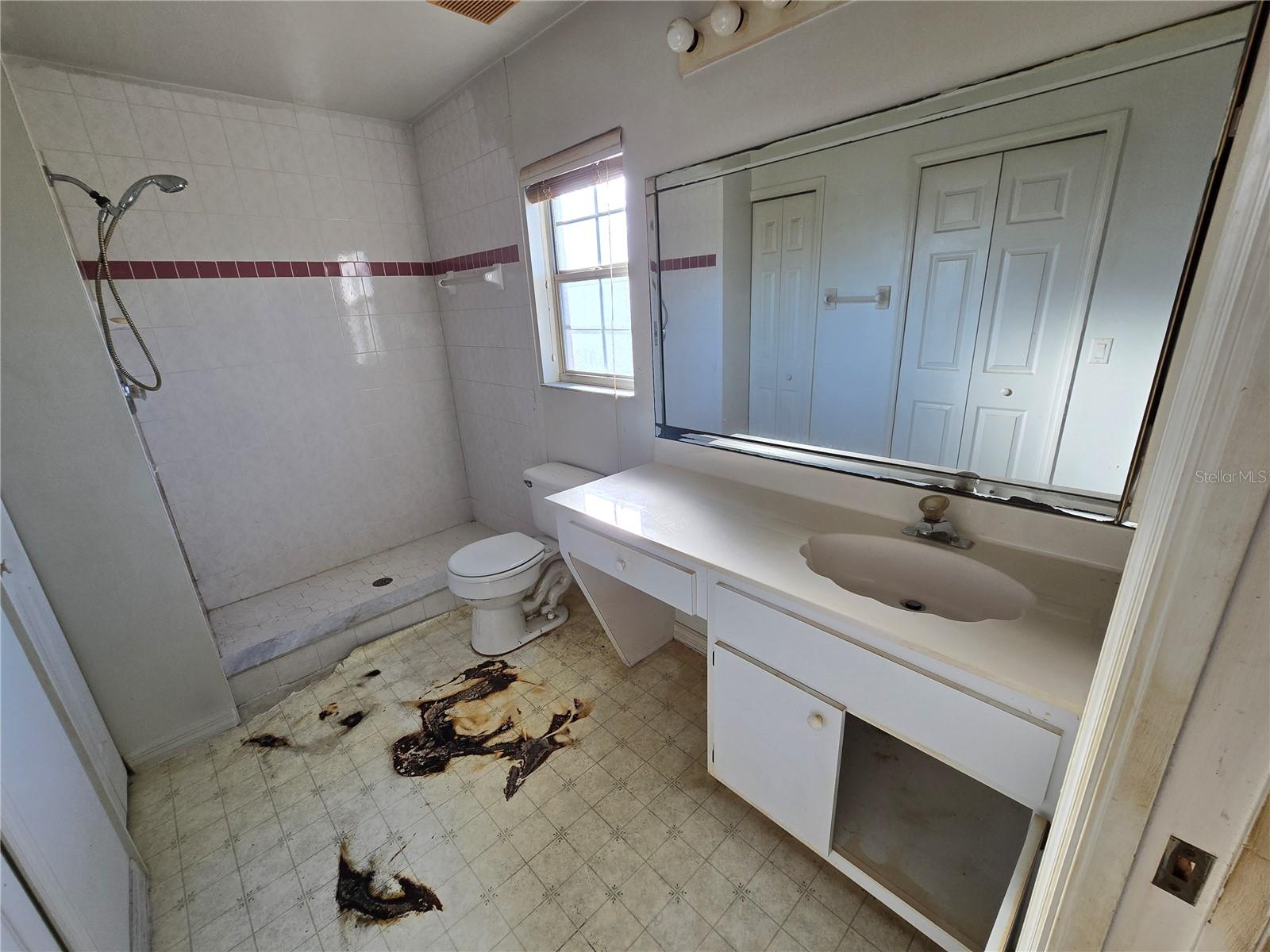 NORTH SHORE/KINGSWAY - Residential