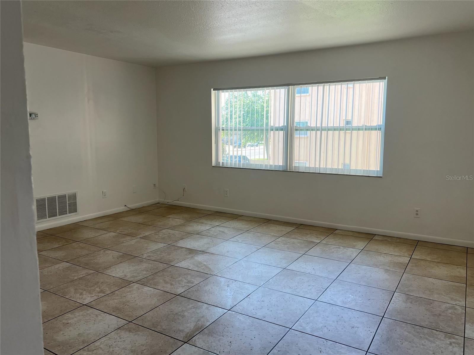 SUN-LIT SHORES SUB TRACT-B PT REP - Residential Lease