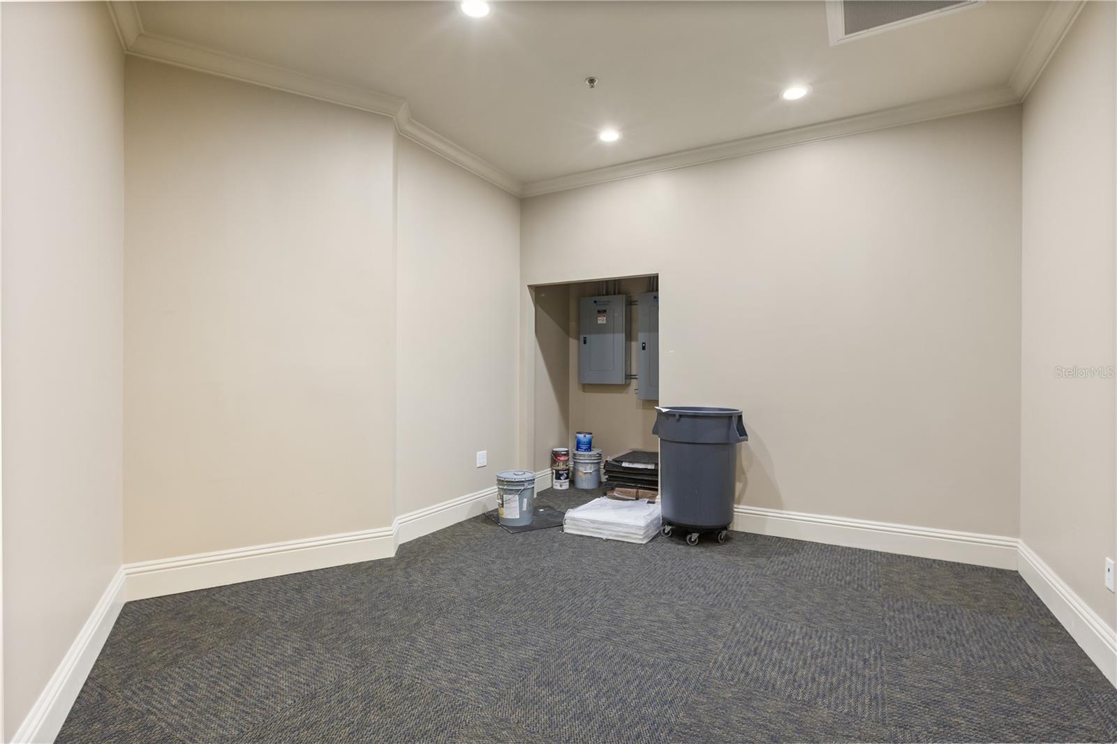PLAZA SOUTH TOWER COMM - Commercial Sale