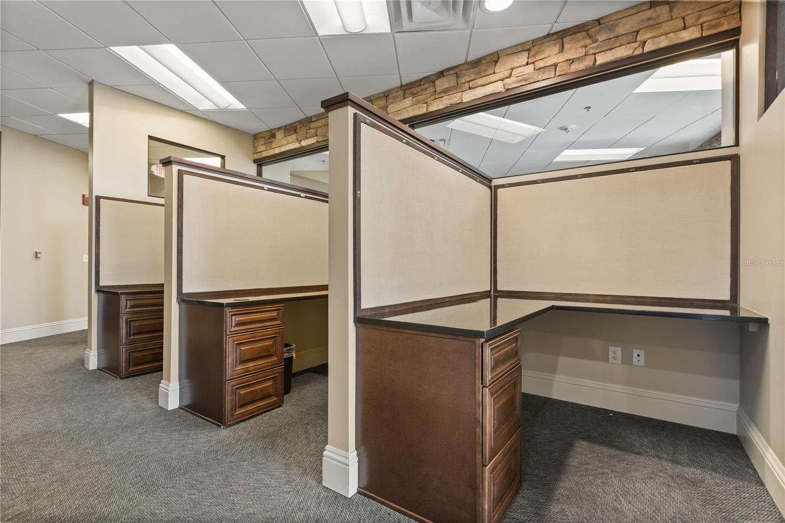 PLAZA SOUTH TOWER COMM - Commercial Sale