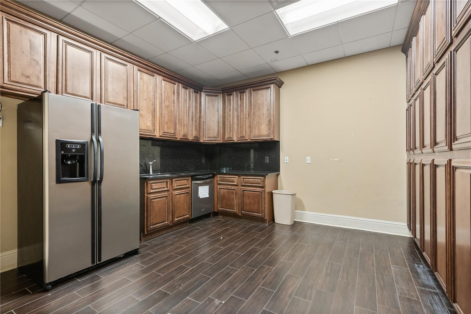 PLAZA SOUTH TOWER COMM - Commercial Sale