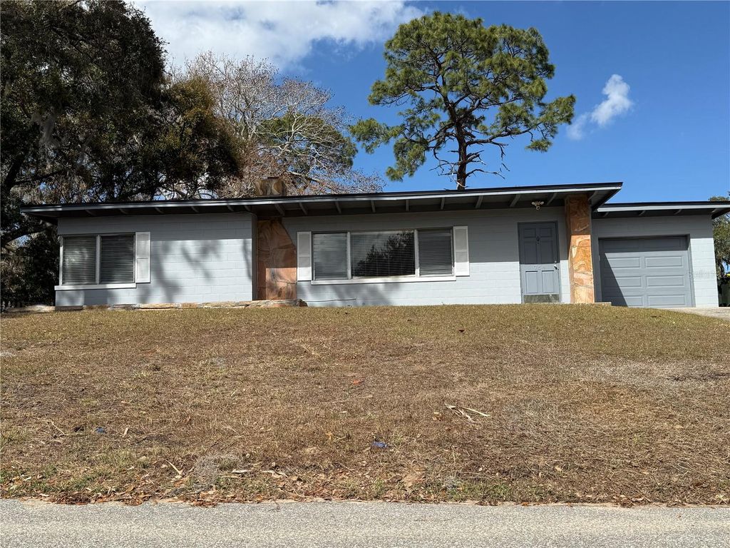Photo of 754 Pine Lane, Clermont, FL 34711 (MLS # G5108429)