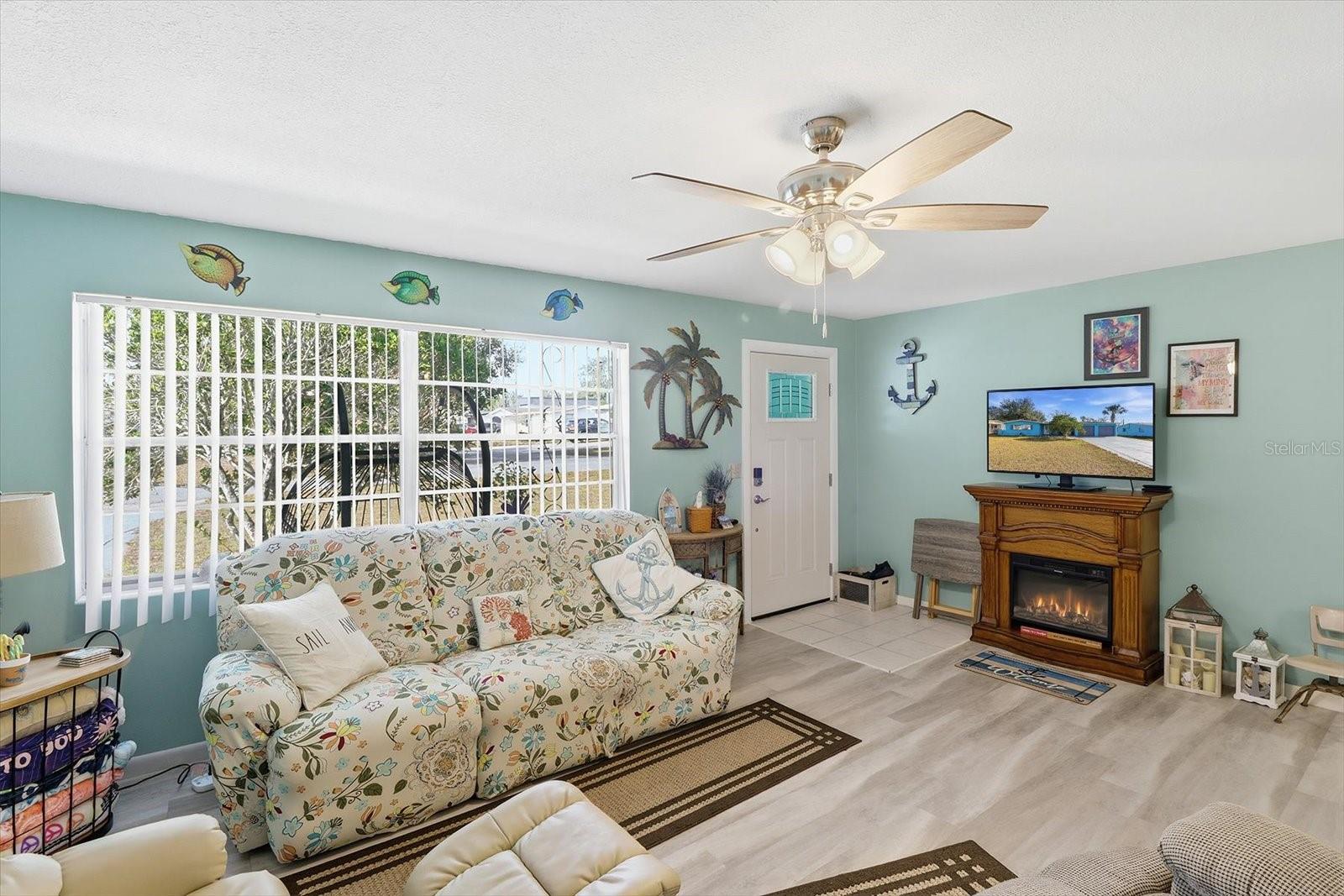 BEVERLY HILLS UNIT 04 - Residential