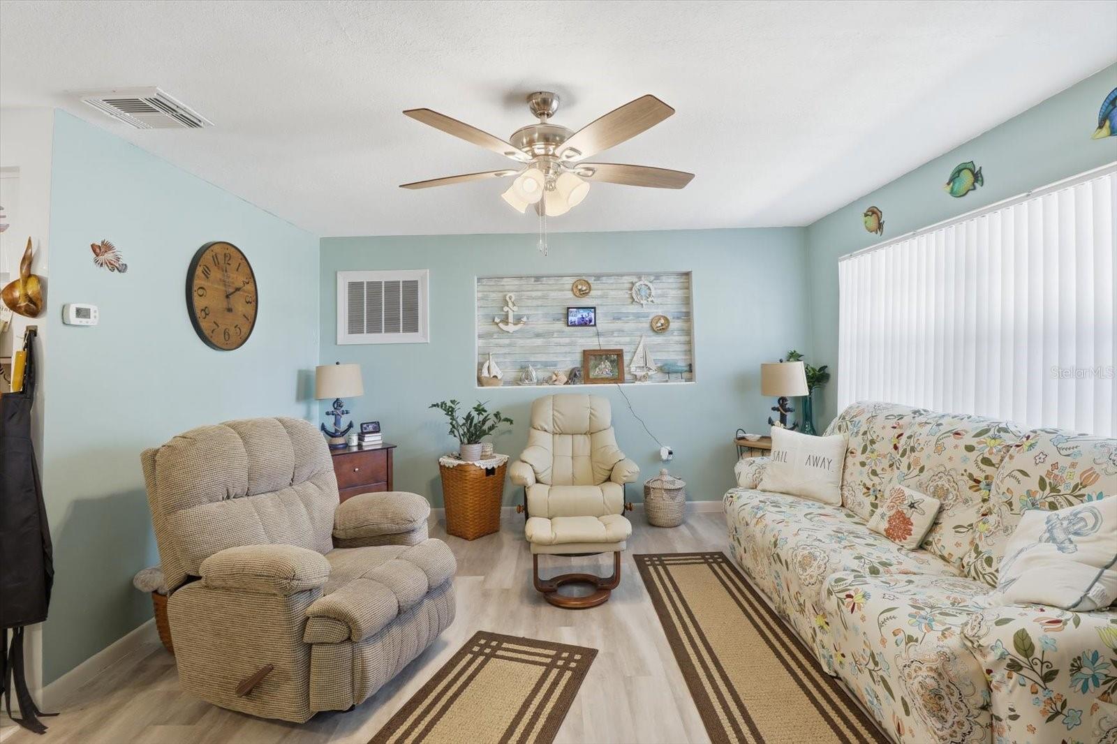 BEVERLY HILLS UNIT 04 - Residential