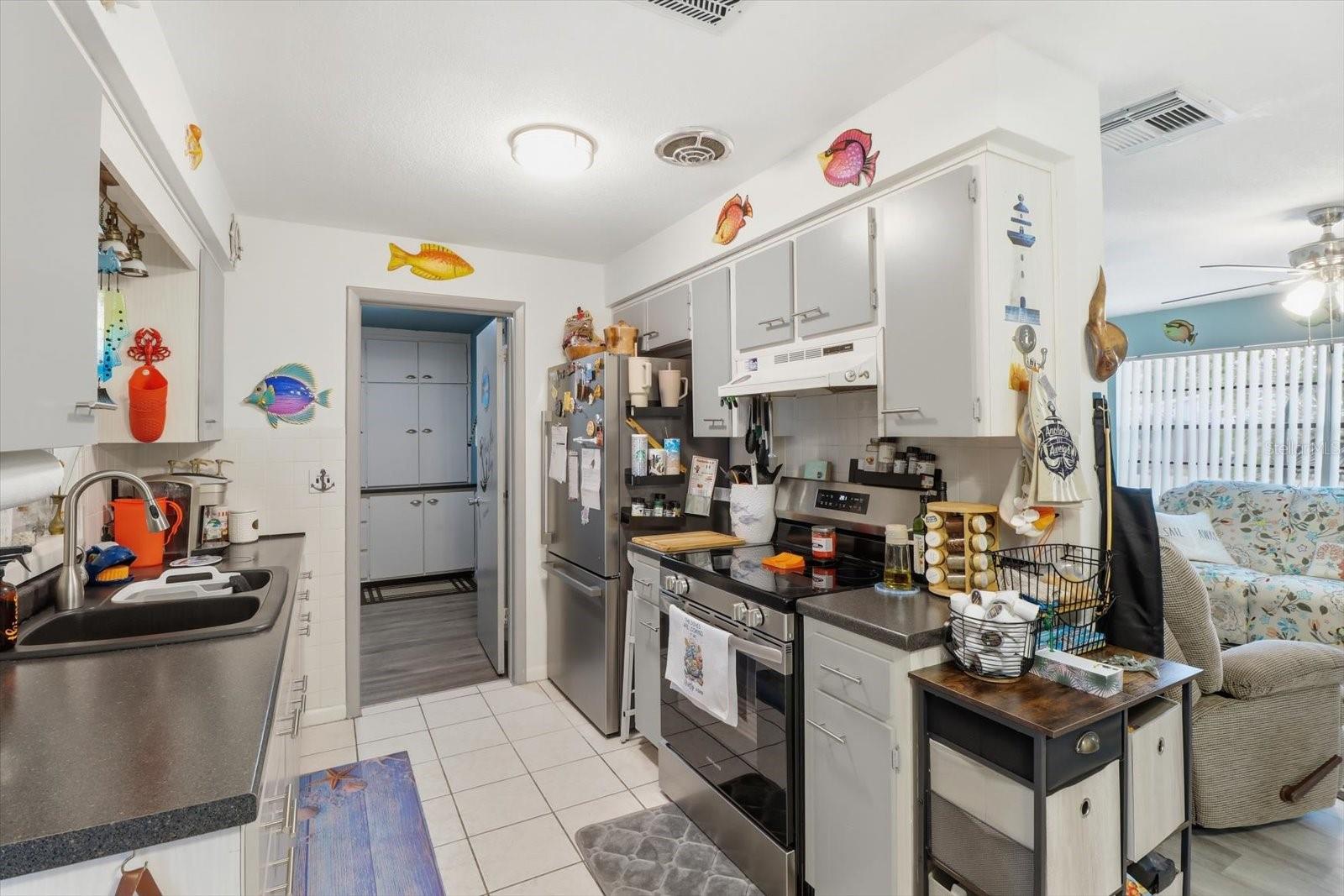 BEVERLY HILLS UNIT 04 - Residential