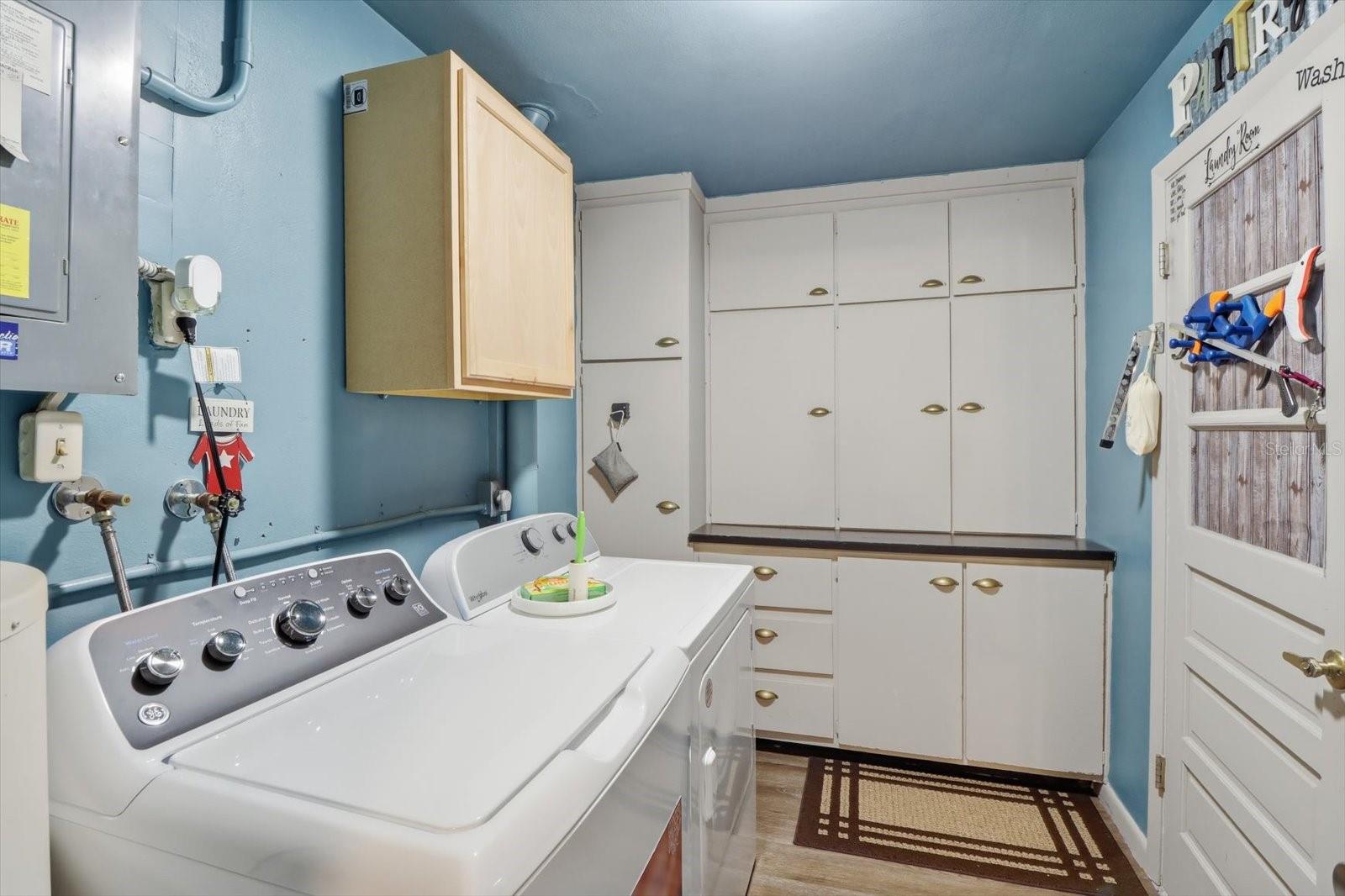 BEVERLY HILLS UNIT 04 - Residential