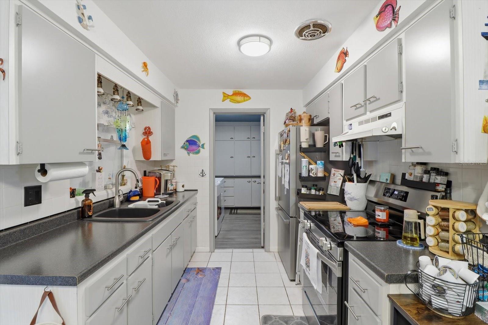 BEVERLY HILLS UNIT 04 - Residential