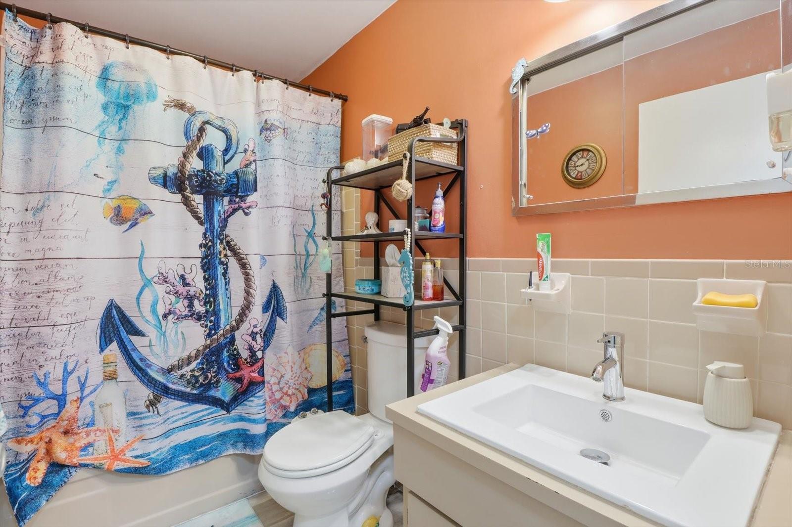 BEVERLY HILLS UNIT 04 - Residential