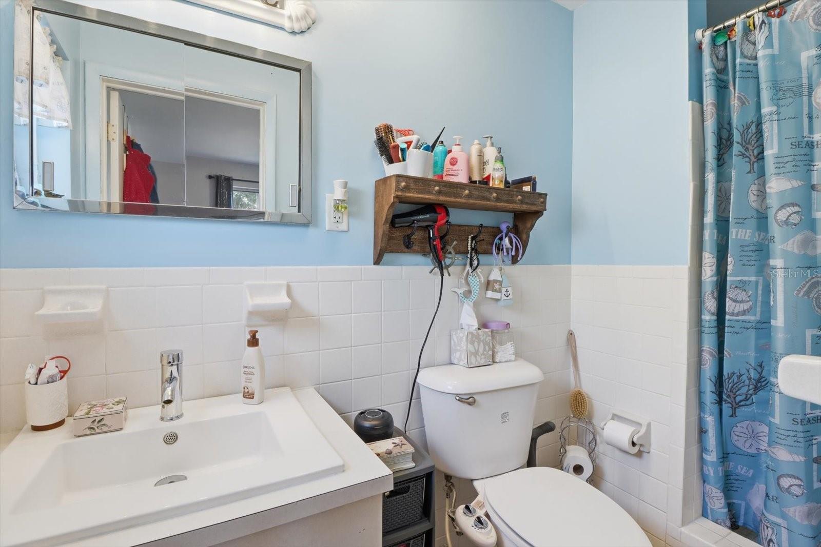 BEVERLY HILLS UNIT 04 - Residential