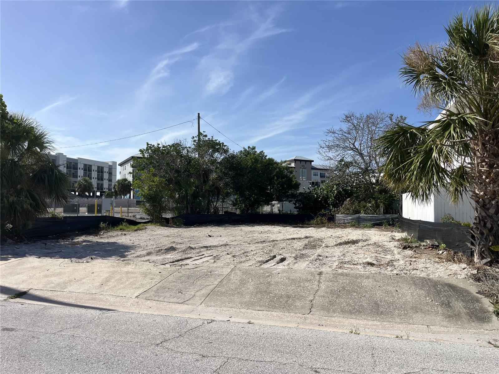 180 E MADEIRA AVENUE