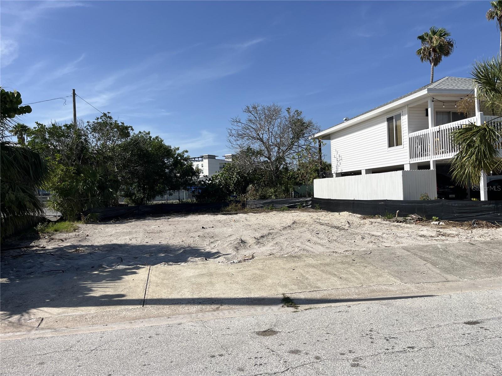 180 E MADEIRA AVENUE