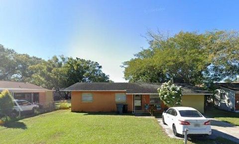 Photo of 301 26th Street SW, Winter Haven, FL 33880 (MLS # O6367791)
