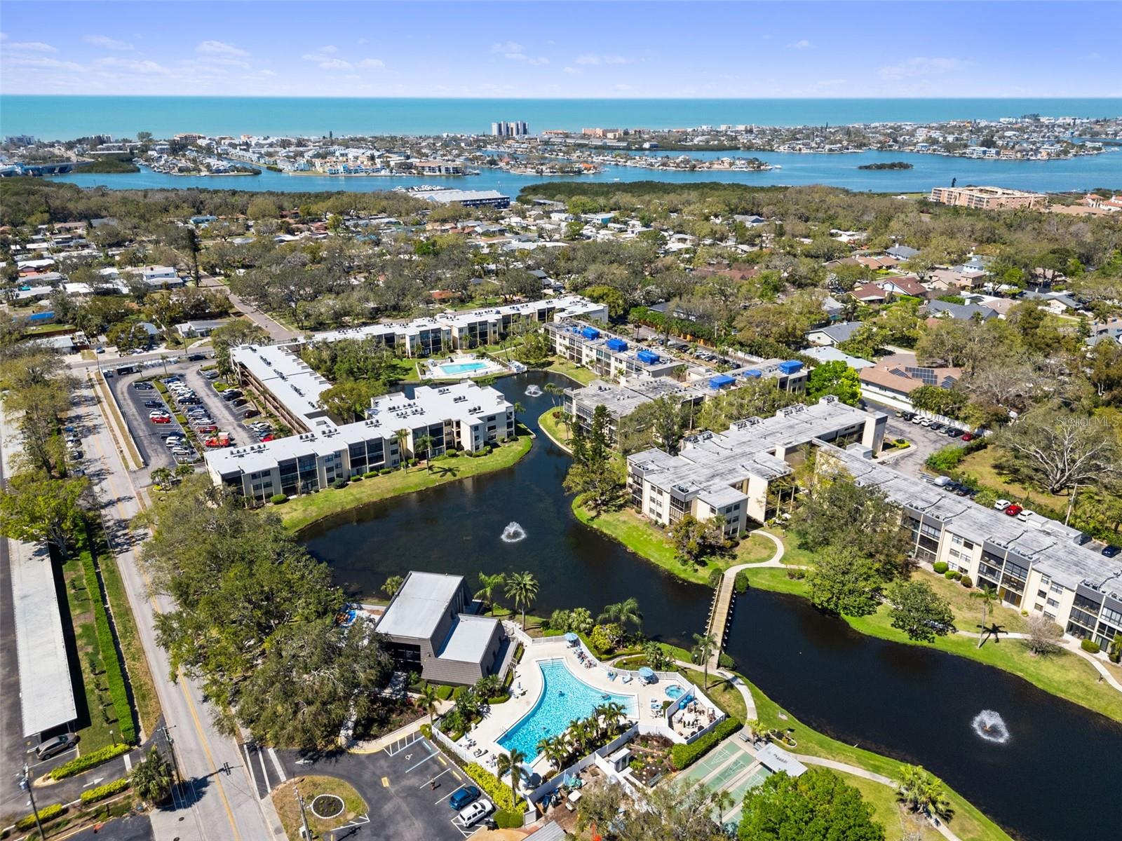 LAKEVIEW OF LARGO - Residential