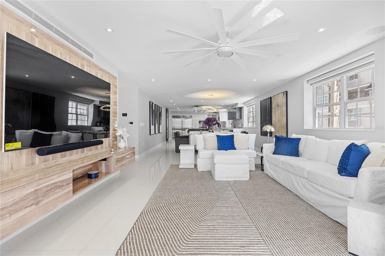 EL PLAZA CONDOMINIUM - Residential