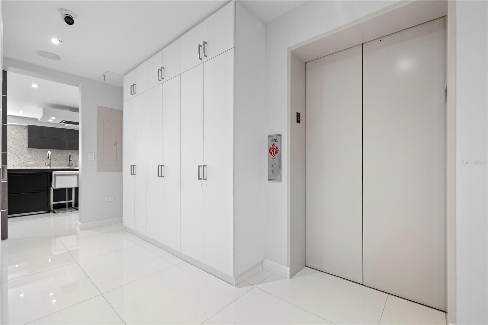 EL PLAZA CONDOMINIUM - Residential