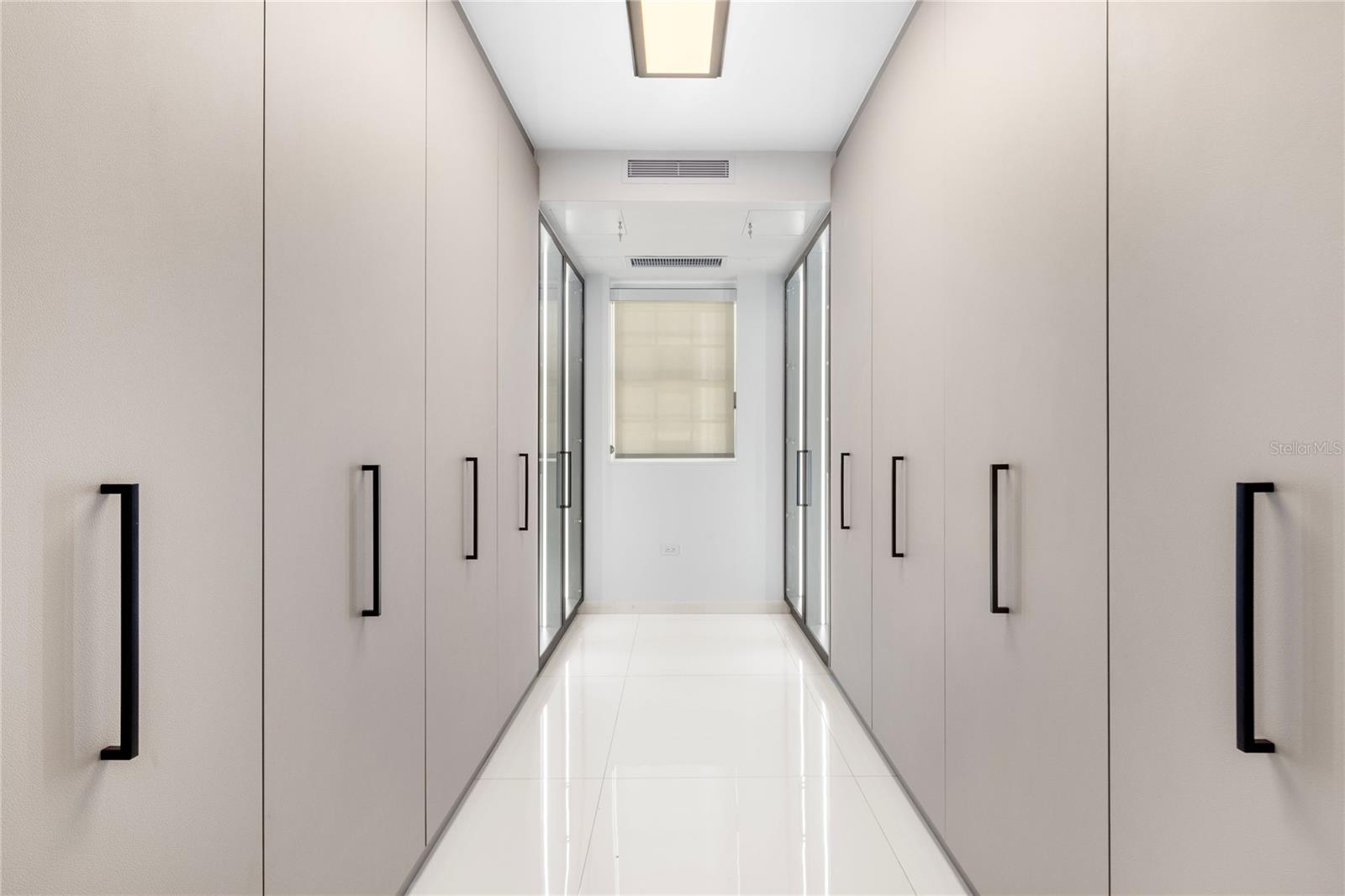 EL PLAZA CONDOMINIUM - Residential