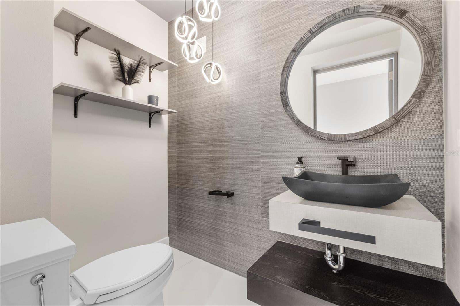 EL PLAZA CONDOMINIUM - Residential